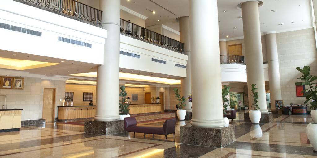 Royale Chulan Seremban Ngoại thất bức ảnh The lobby of the hotel