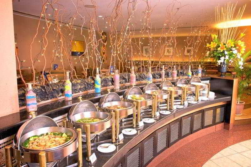 Royale Chulan Seremban Ngoại thất bức ảnh A buffet at a hotel