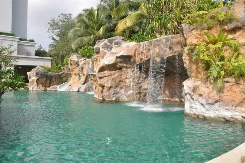 Royale Chulan Seremban Ngoại thất bức ảnh The rock pool at the resort