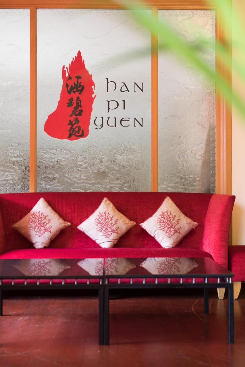 Royale Chulan Seremban Ngoại thất bức ảnh A sofa in a living room