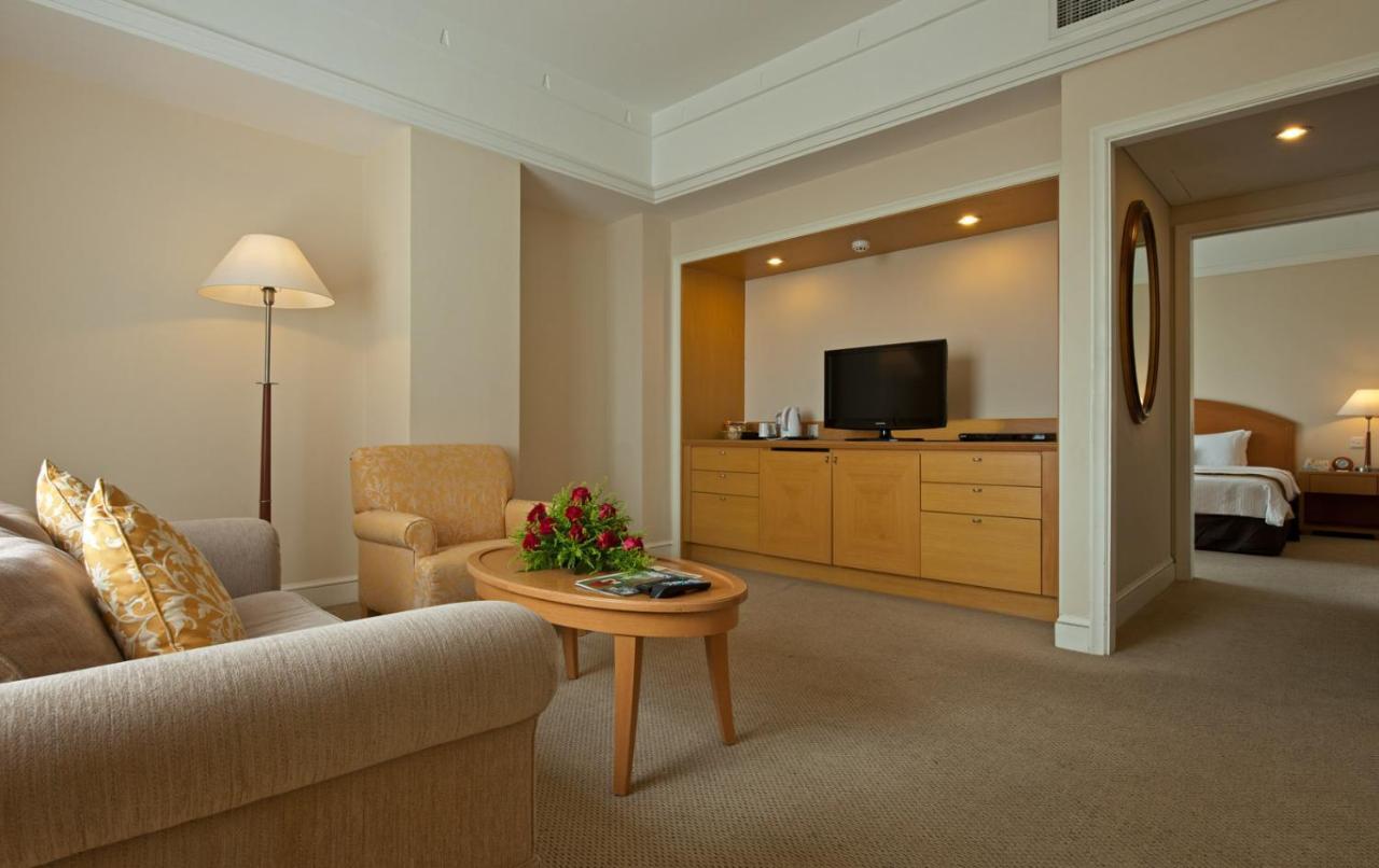 Royale Chulan Seremban Ngoại thất bức ảnh A suite at the hotel